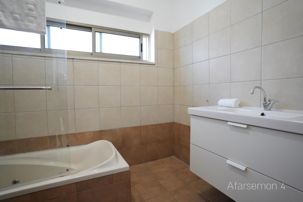 Yalarent Afarsemon Apartments With Pool - For Families & Couples เอลัต ภายนอก รูปภาพ